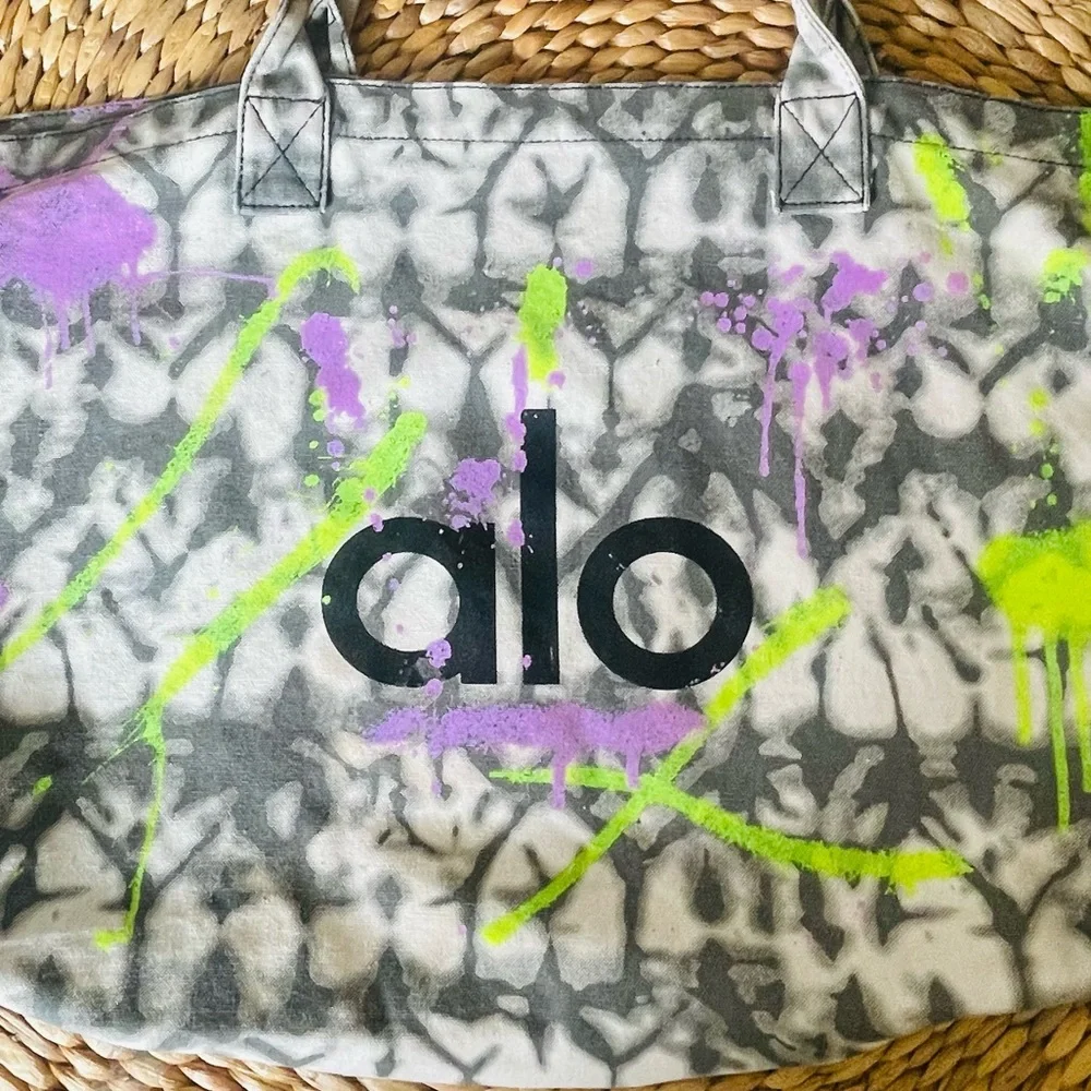 ALO Yoga Limited Edition “Neon Graffiti” Tote - Picture 3 of 4